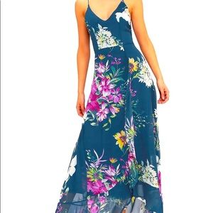 NWOT Lulu’s floral maxi dress